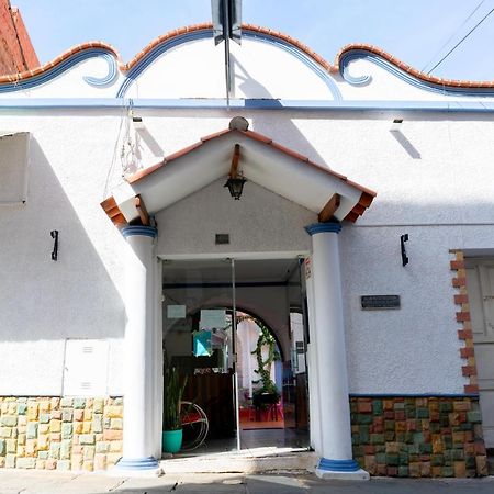 Hostal Zeballos Тариха Екстериор снимка