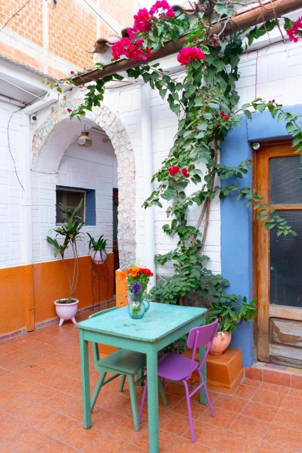Hostal Zeballos Тариха Екстериор снимка
