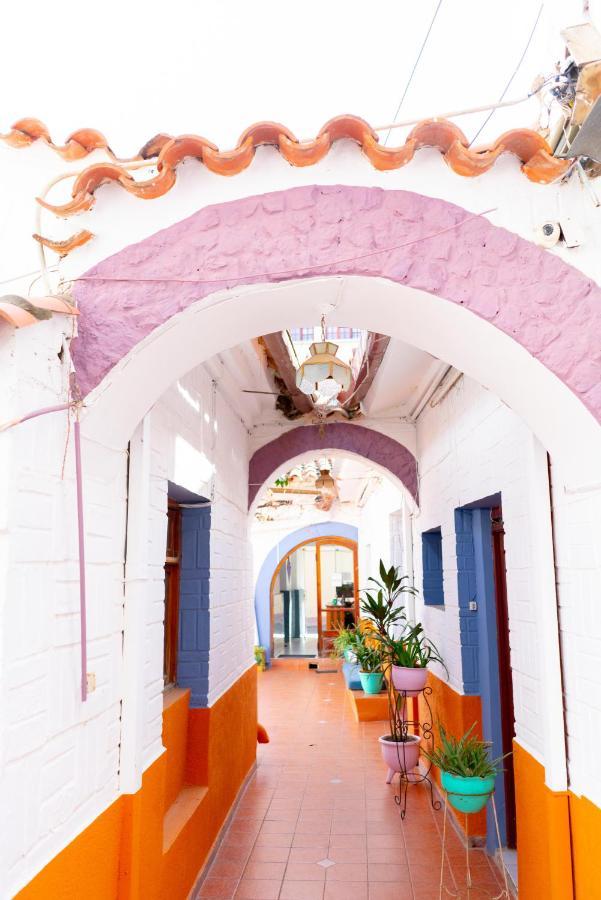 Hostal Zeballos Тариха Екстериор снимка
