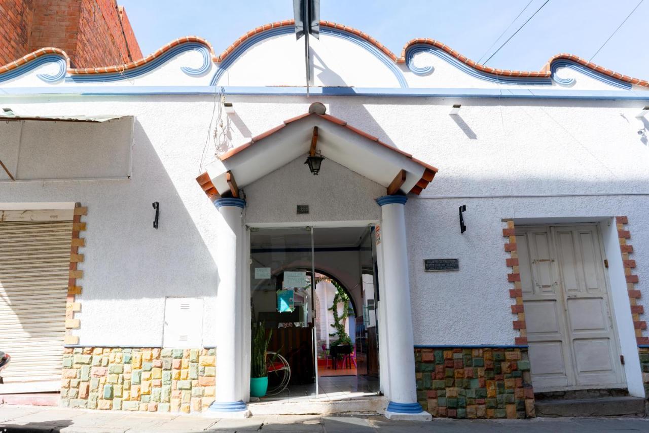 Hostal Zeballos Тариха Екстериор снимка