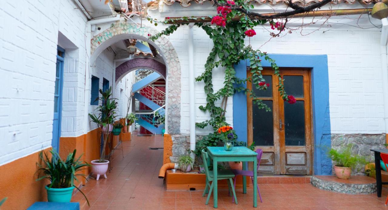 Hostal Zeballos Тариха Екстериор снимка