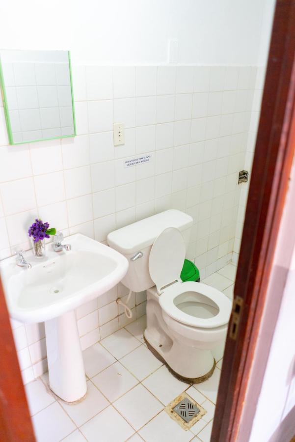 Hostal Zeballos Тариха Екстериор снимка