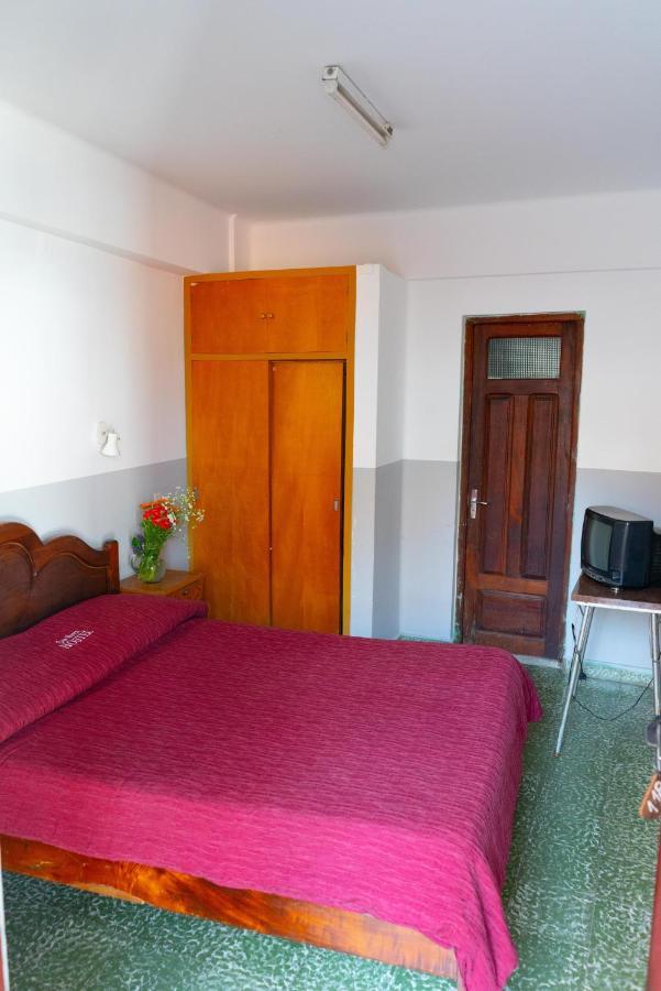 Hostal Zeballos Тариха Екстериор снимка