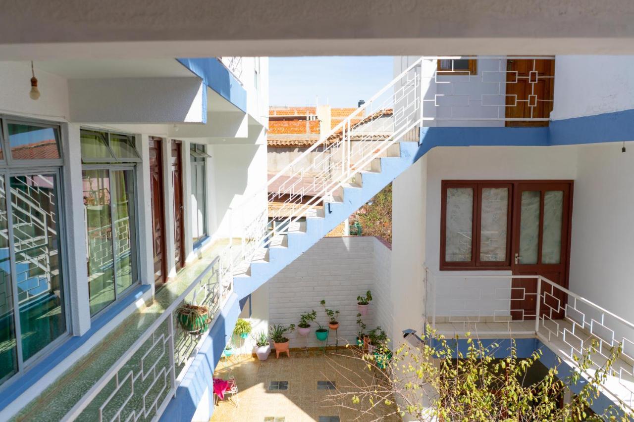 Hostal Zeballos Тариха Екстериор снимка