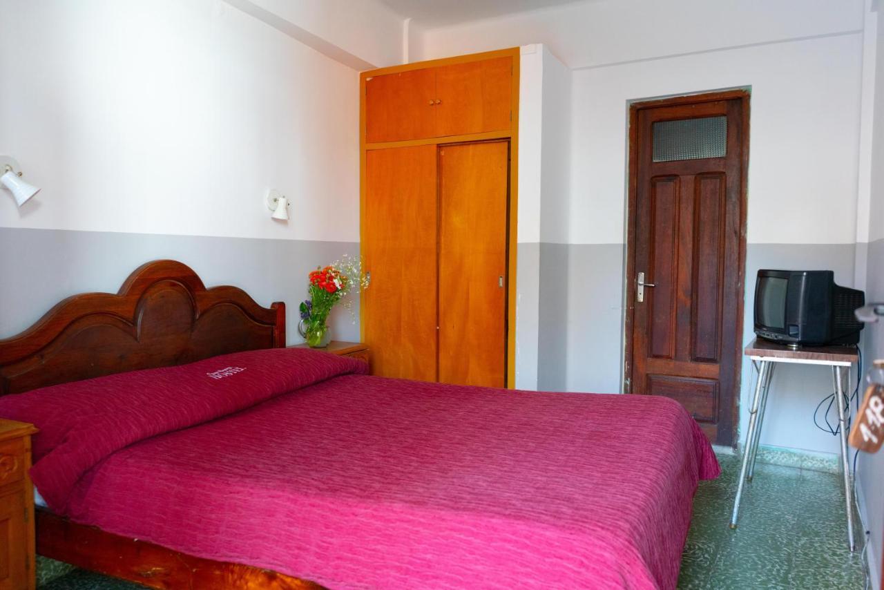 Hostal Zeballos Тариха Екстериор снимка
