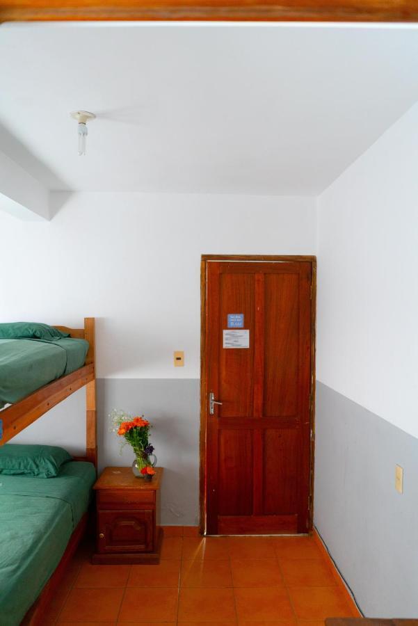 Hostal Zeballos Тариха Екстериор снимка