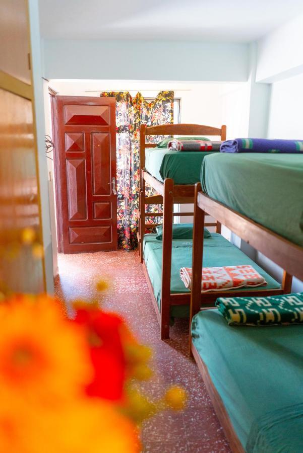 Hostal Zeballos Тариха Екстериор снимка