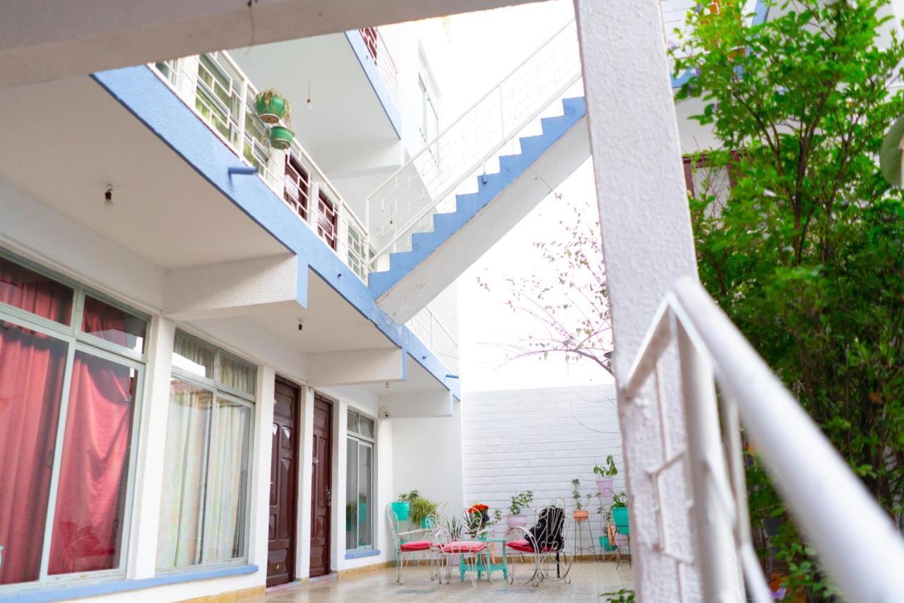 Hostal Zeballos Тариха Екстериор снимка