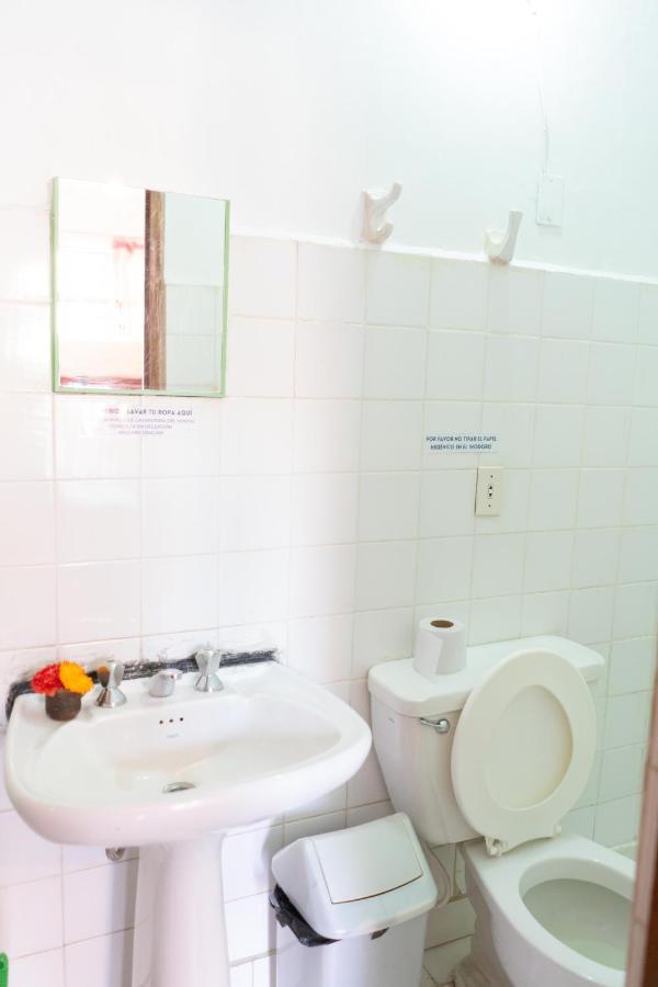 Hostal Zeballos Тариха Екстериор снимка
