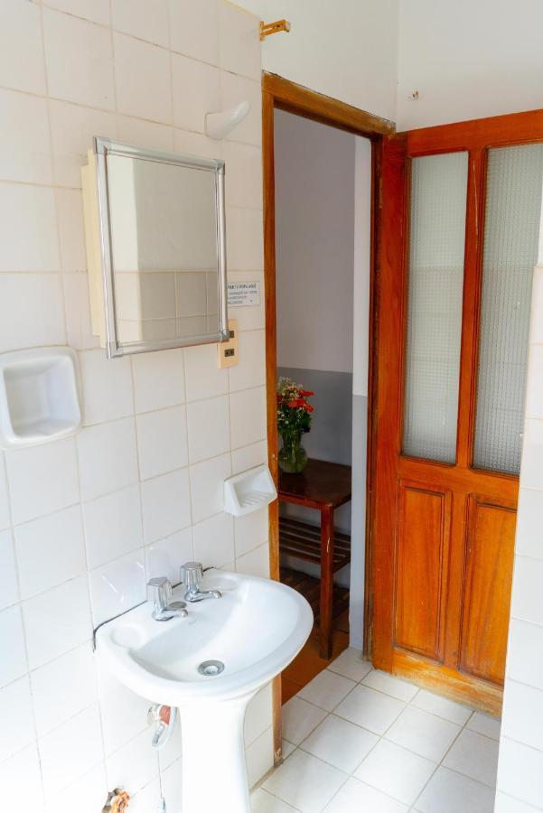 Hostal Zeballos Тариха Екстериор снимка